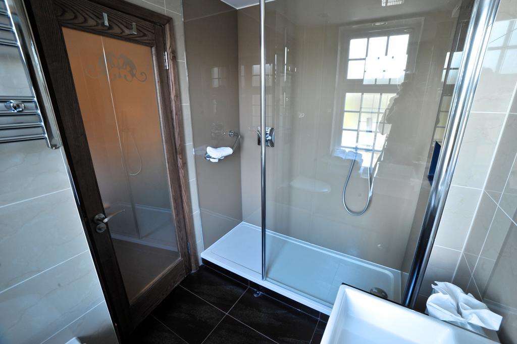 Frensham Pond Country House Hotel & Spa Farnham  Exterior foto